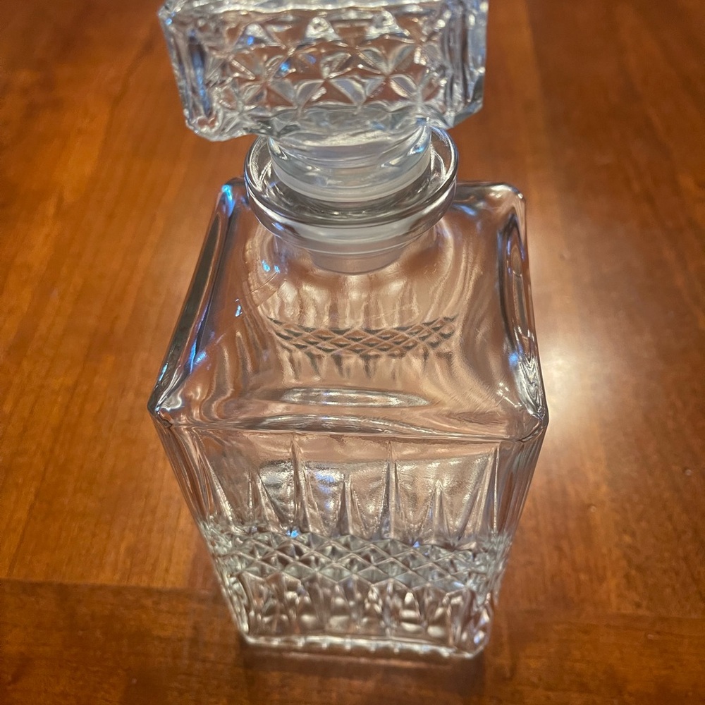 Decanter: Beautiful square shaped decanter with lovely pattern.
